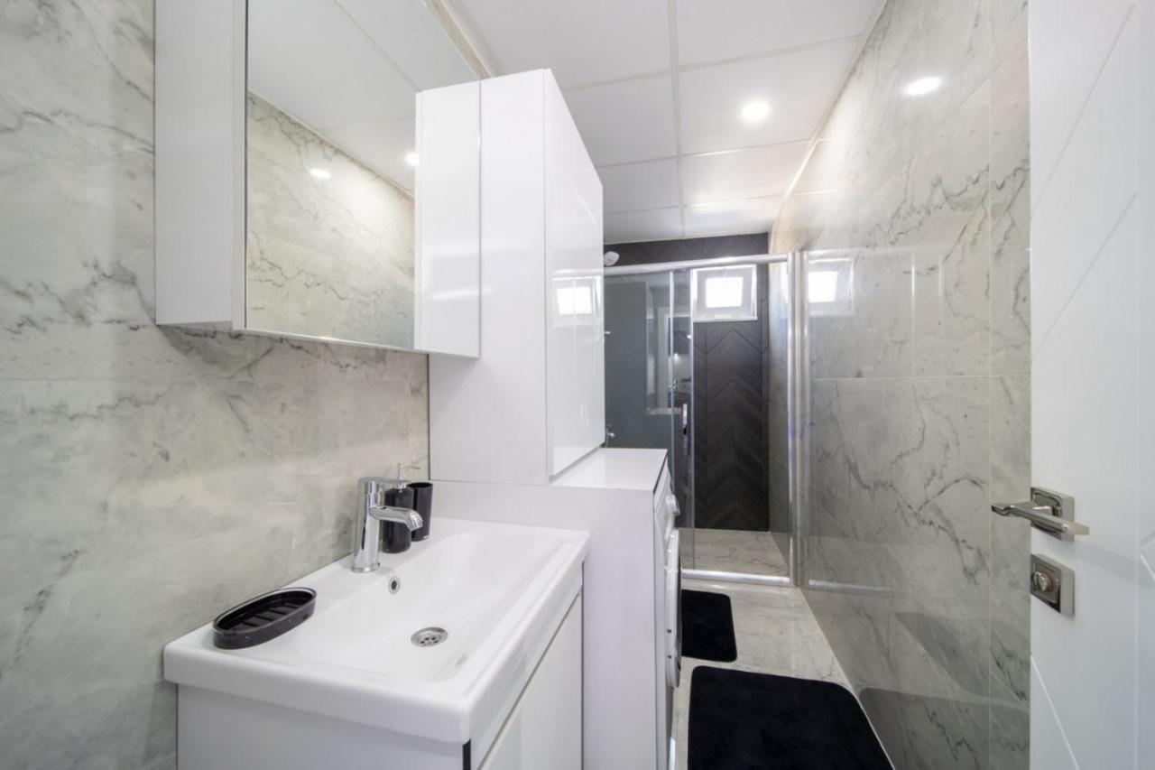 Modern And Central Duplex Apartment Near Beach In Анталия Екстериор снимка